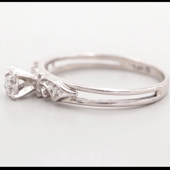 14k white Gold Diamond Ring - Picture 6 of 7